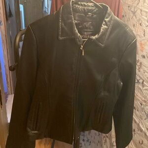 A black women’s leather jacket size L